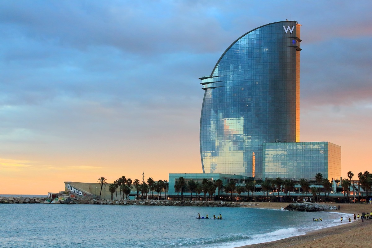 barcelona-3901449_1920.jpg