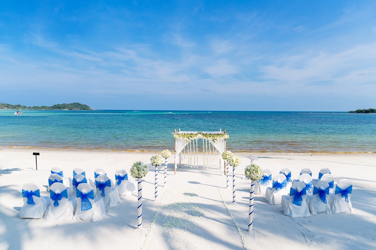 beach-3258645_1920.jpg
