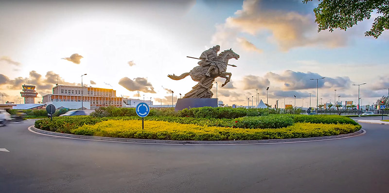 Blog_decouverte_Benin_Cotonou_Statue_Bio_Guerra_1003.jpg