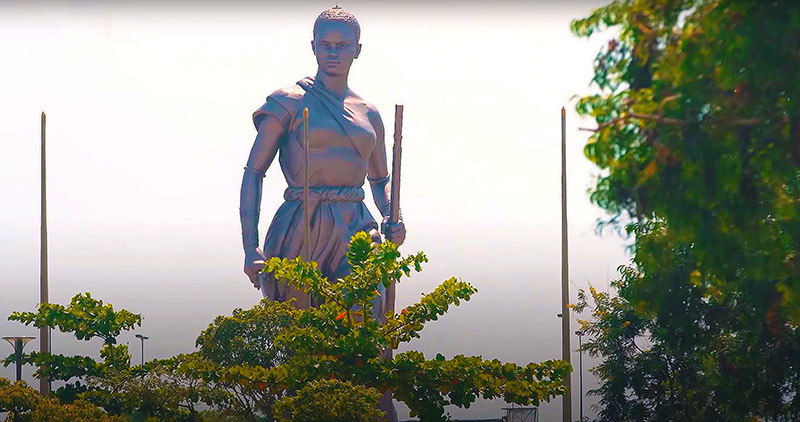 Blog_decouverte_Benin_Cotonou_Statue_de_l'Amazone_21003.jpg