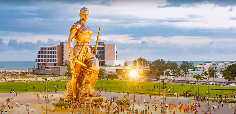 Blog_decouverte_Benin_Cotonou_Statue_de_l'Amazone_31003.jpg